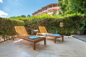 Aether Vouliagmeni apartment